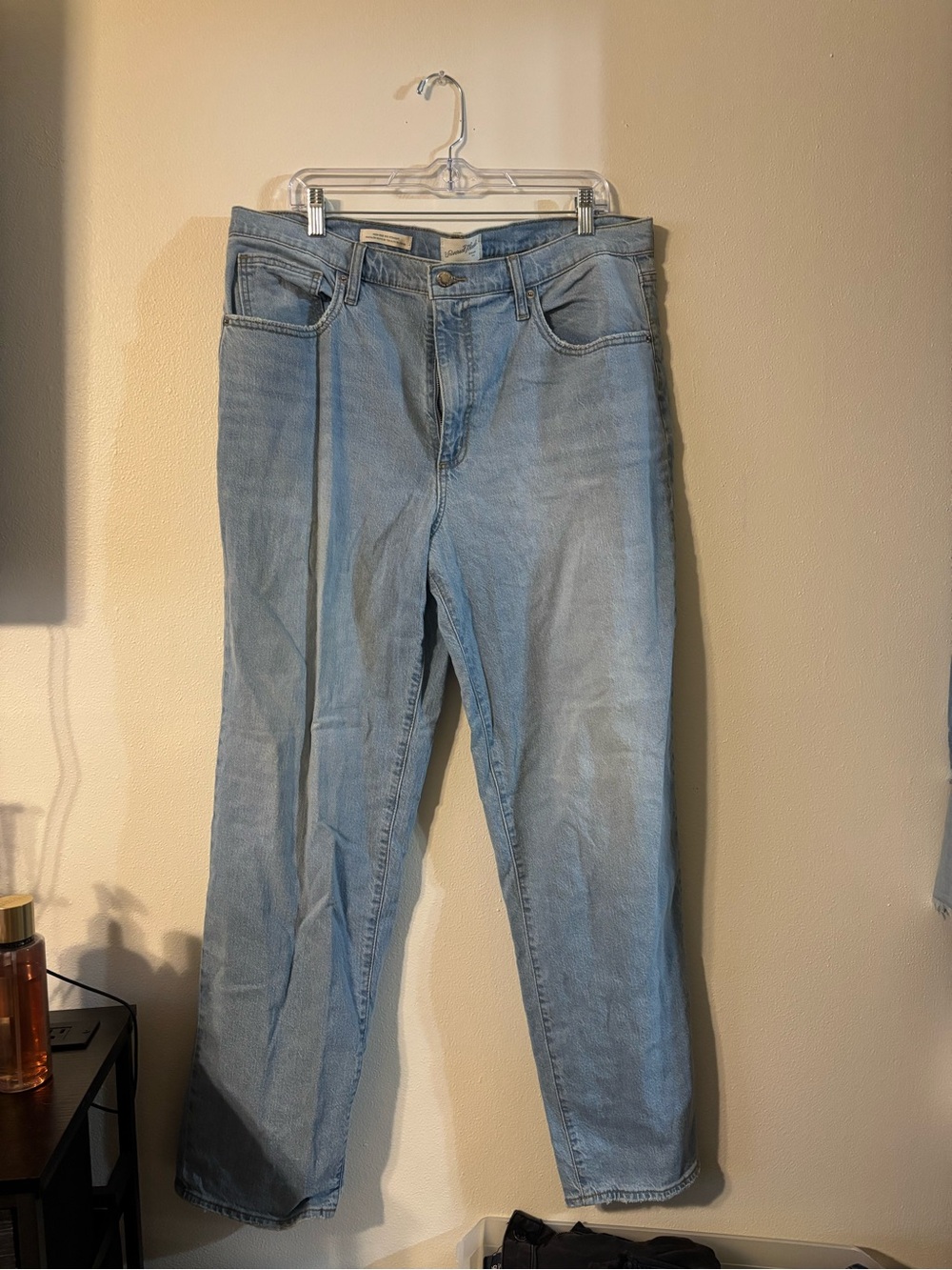 Universal Thread Light Wash Straight-Leg Jeans